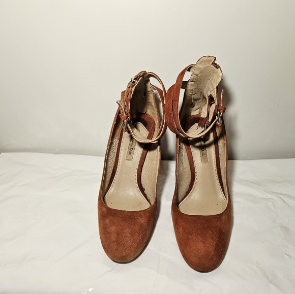MASSIMO DUTTI | HEELS IN SUEDE Sz 39. Dark orange color $148 - Picture 4 of 10